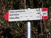 12  Imbocco sentiero 595 deviando subito dopo al primo bivio a dx per i Roccoli via Crosnello